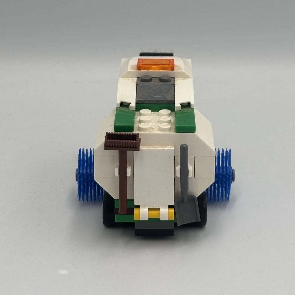LEGO CITY Lot Street Sweeper Minifigure 60249